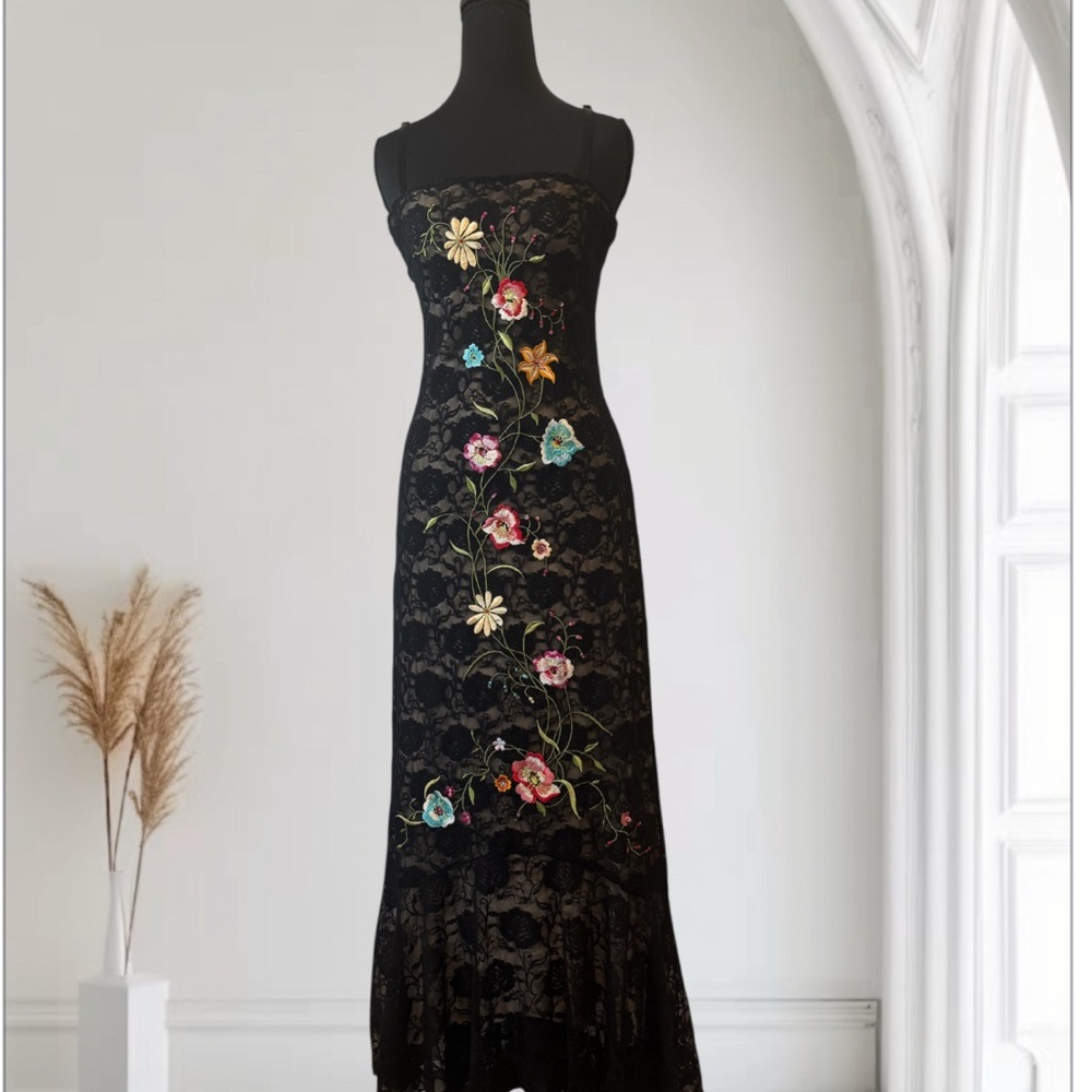 Vintage Betsey Johnson Floral Embroidered Black Lace Dress. Photos=Measurements
